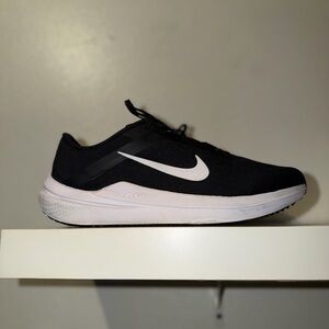 NikeAir Zoom Winflo 10 'Black White